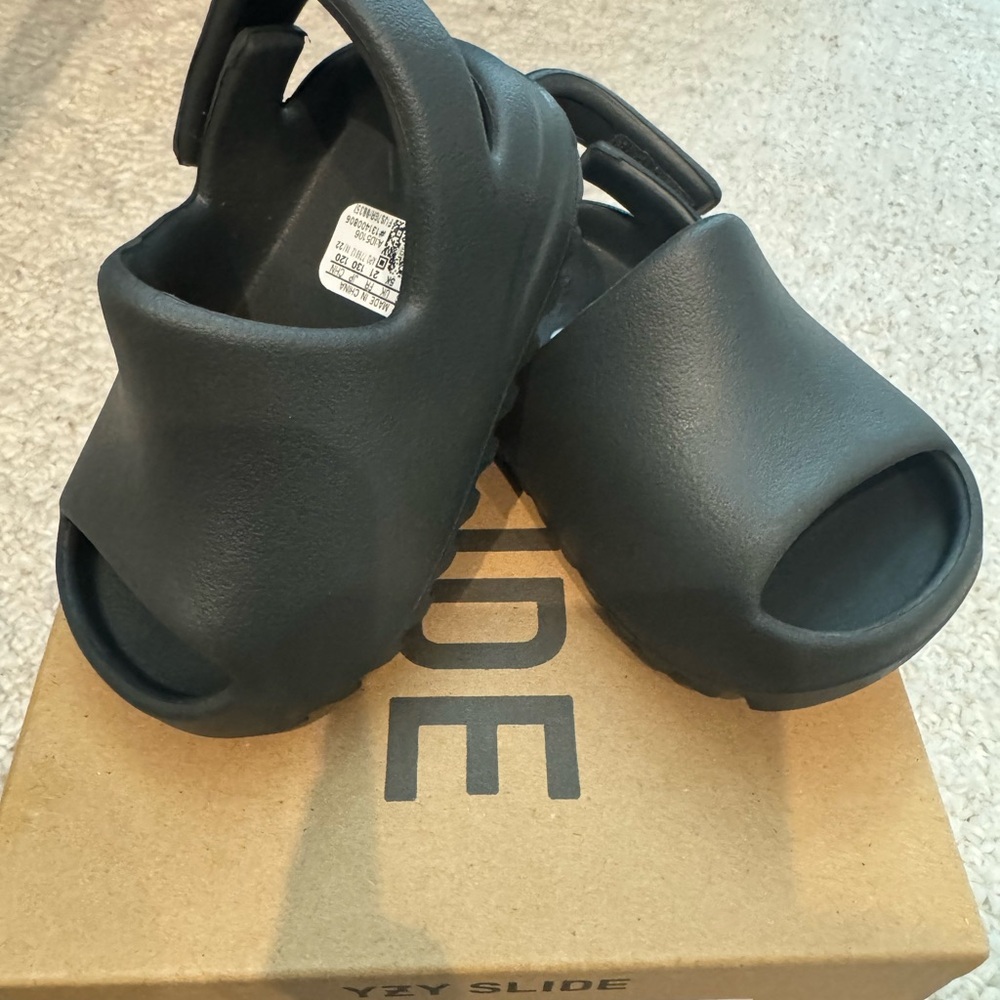 NWT****Adidas Black Slides with Heel Strap-Toddler